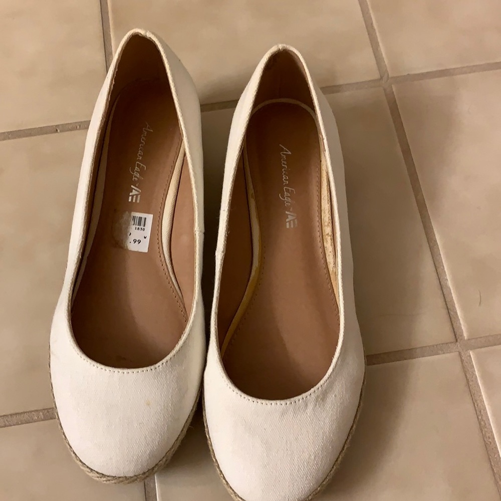 White low wedges